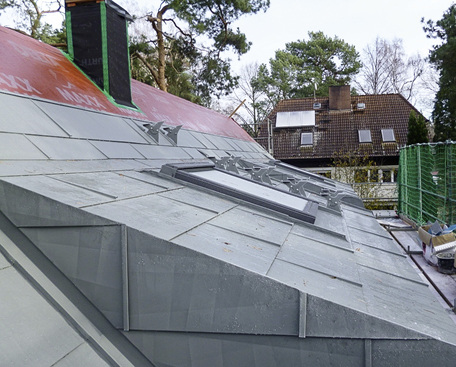
Perfekte Anschlüsse an Dachfenster, Gaubenwand und Rinne 
