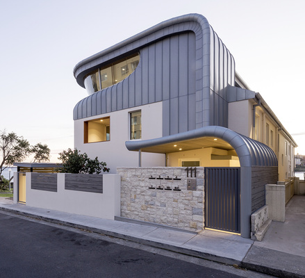 
Australien ist auch Metallfaszination pur! Fachbetriebe wie Architectural Roofing and Wall Cladding (ARC) lassen Klempnerträume Wirklichkeit werden
