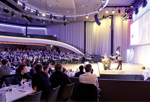 
Während der Fachvorträge herrscht gespannte Stille
