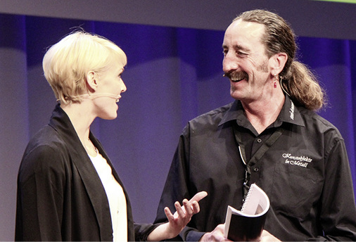 
Stéphanie Berger und Heinz Bussinger sprechen über Kunstobjekte
