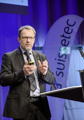 
Benno Lees schildert, wie kapillarer Wassereintrag bei Falzkonstruktionen entsteht
