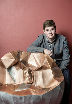
Yannick van&apos;t Veer gewann den Nachwuchs-Wettbewerb mit der Skulptur „Mann im Mond“
