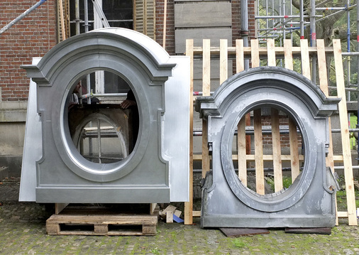 
Ein neues Ochsenauge wartet neben der Original-Vorlage auf den Einbau
