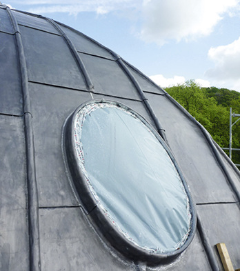 
Mit Walzblei eingefasstes Kuppelfenster
