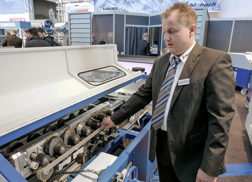 Holger Bartolosch präsentiert die SPM-Twin mit ihren schwenkbaren Kassetten auf der Bau
