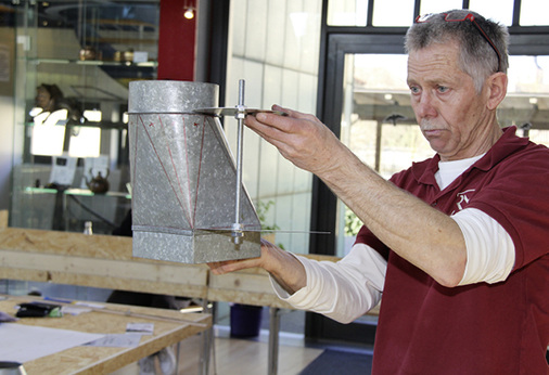 
... und erklärt dann eine Schablone zur Anwendung des Abrollverfahrens
