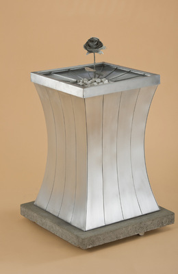 <p>Titanzink-Zierbrunnen von Mike Janzen</p> - © Baumetall / KD Buch