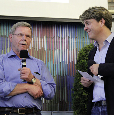 Thomas Neger und Friedel Behr unterhalten sich über die Lukas-Handabkantbank
