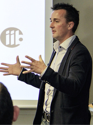 Peter Trenkwalder präsentiert den iib
