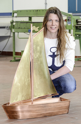 
 Marina Brust aus Würzburg mit Segelboot
