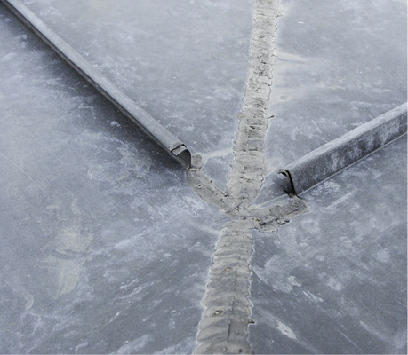 
Fehler 3: Erst recht, wenn die Schnittkanten stehender Falzabschlüsse dabei vergessen werden
