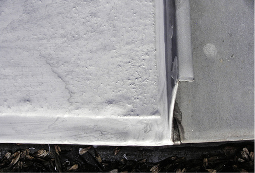 
Fachgerecht im Flüssigkunststoff (Enkopur) eingebettetes Vlies
