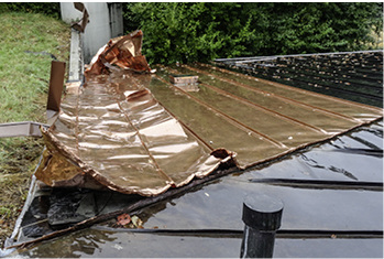 



Kaum repariert, suchten Kupferdiebe den Tatort im August 2015 erneut heim. Die Täter wurden offensichtlich gestört und haben die Beute zurückgelassen
