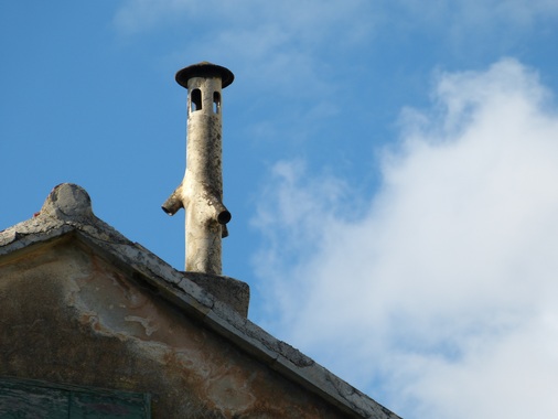 Schornstein oder Lüfter? Diese Frage stellt sich Manfred F. zu diesem Foto aus Kroatien
