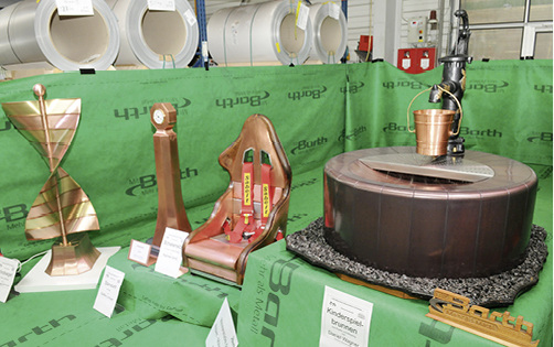 
Einen beeindruckenden Messeblickfang bildeten die Meisterstücke der Blechmasters von der Stuttgarter Robert-Mayer-Schule 
