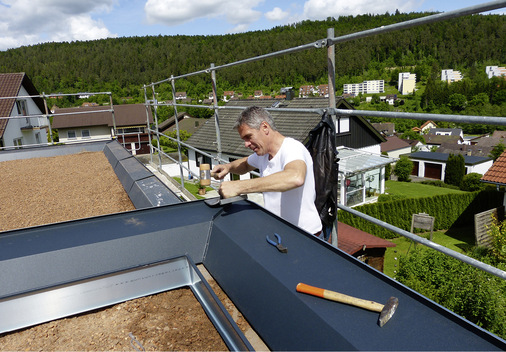 Andreas Buck (hier bei der Eckausbildung) empfiehlt auf BAUMETALL-Facebook die Bestellung eines Probeabonnements unter https://gentnershop.de/bm/abos
