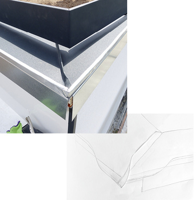 

3


Nach dem Umlegen des Eckfalzes werden die Vorderkanten der Abdeckung aufgestellt. An der Ecke entsteht dabei eine Quetschfalte
