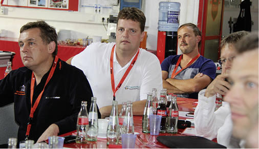 
Konzentriert: Michael Kirchen (Luxemburg), Michael Messerschmidt (Fambach) und BAUMETALL-Face.BUCK-Pilot Frank Preuß
