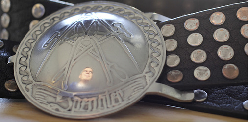 Echte Spengler spiegeln sich auch in der bei M.A.S.C. erhältlichen Gürtelschnalle wider ;-)
