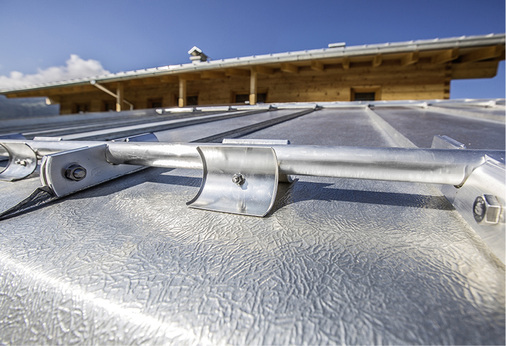 
Klemmhalter und Eisstopper von Rees sorgen für sicheren Schneefang
