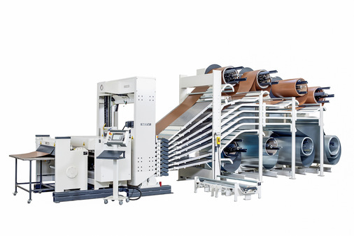 Die Forstner-Achtfach-Abcoilanlage mit programmierbarer Richtanlage sorgt für maßgenaue und markierungsfreie Zuschnitte vom Breitband
