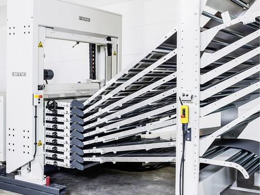 Acht Blechsorten sind auf den Abwickelgeräten ständig im Eingriff – ein Blechwechselist in wenigen Sekunden erledigt
