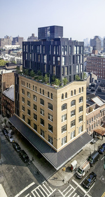 <p>Porter House in New York: Selbst mehrgeschossige Aufstockungen sind möglich. Eventuell muss hierfür die Tragstruktur verstärkt werden</p>

<p>Foto: VM-Zinc</p> - © Julien Lanoo / VM Zinc Umicore