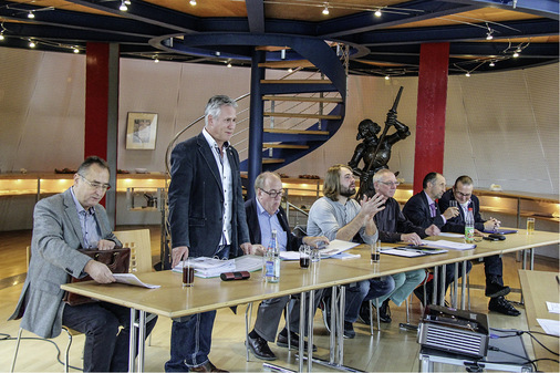 Die Vorstände an einem Tisch
