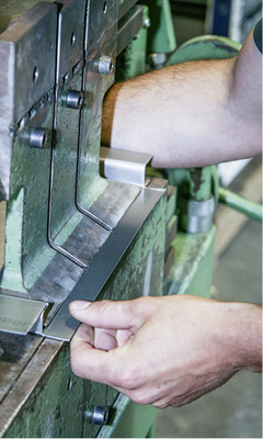 
Solide: handgeformtes Endstück 
