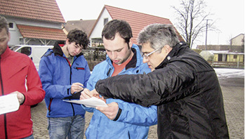 Zu Kramers Kalkulationstraining gehört auch ein Außeneinsatz der Teilnehmer
