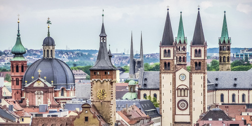 
Zahlreiche Türme dominieren die Würzburger Altstadt – Klempnertechnik den 18. Klempnertag



