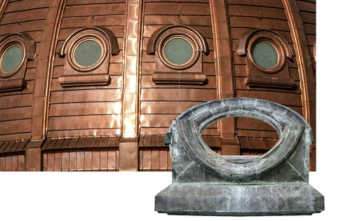 
Am Gewölbe sind die hervorragend gearbeiteten Anschlüsse zwischen den bekleidetenBögen, den Fensterrahmen und den Paneelen gut zu erkennen
