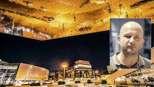 
Spenglermeister Georg Lummel spricht über die Edelstahldecke des Porsche-Museums
