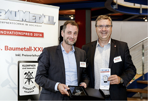 
M.A.S.C.-Geschäftsführer Martin Fischer erhält von Prefa-Geschäftsführer Karsten Köhler die Auszeichnung für ...
