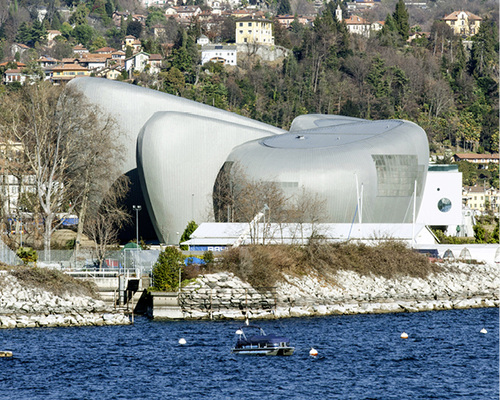 
Das neue Kulturzentrum von Verbania liegt direkt am Ufer des Lago Maggiore
