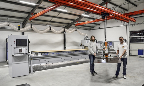 
Im CNC-Bearbeitungszentrum der Metallbasis GmbH wurden die Platten formatiert
