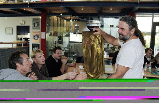 
Berthold Zürn präsentiert im Explosionsverfahren hergestellte Messing-Formteile
