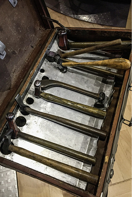 
Verschiedene Ziselierhämmer 
