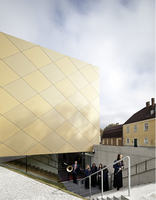 Unter dem Proberaum befindet sich der Aufenthaltsbereich
