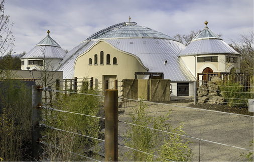 <p>
Die Aluminiumdächer erstrahlen nach erfolgter Sanierung in neuem Glanz
</p>