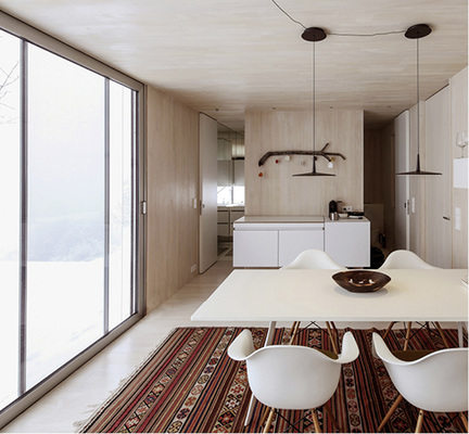 
Auch innen muss sich das unsichtbare Haus nicht verstecken



