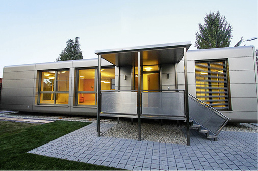 
Box:09-g besteht aus in Serie vorproduzierten und vormontierten Raummodulen mit einer Hülle aus Alucubond-Platten



