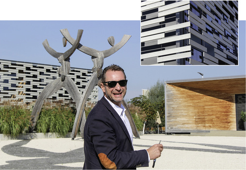 
Eine inspirierende Brett-Vorhang-Fassade entdeckt Martin Fischer beim Besuch der Baufritz-Musterhäuser
