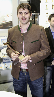 
Den Meisterhammer erhält Josef Frank jun. für die Kupfergeige ...
