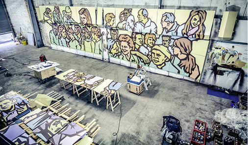 



Die eingelagerten, künstlerisch gestalteten Profile für die rückseitige Fassade. Rechts gut zu sehen: das Eckrandprofil
