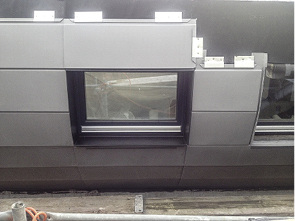 
Anbringen der Flatlock-Profile auf der Holz-Unterkonstruktion 
