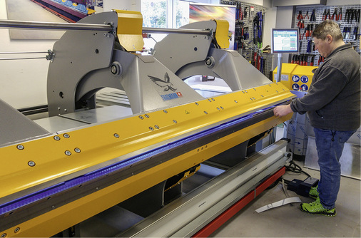 
René Engelhardt vergleicht einen unverbindlichen Maschinentest mit einer Probefahrt und lädt Interessenten in seine Vorführwerkstatt nach Münchingen bei Stuttgart ein
