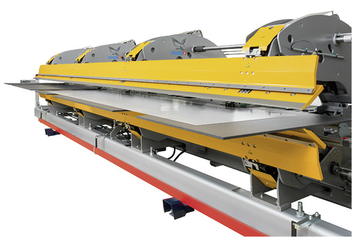 
Der vollautomatische Blecheinlege- und Einzugstisch vereinfacht das Materialhandling und steigert den Produktionsausstoß
