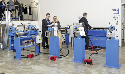 
Peter Prinzing (l.) inmitten seines großen Maschinen-Sortiments
