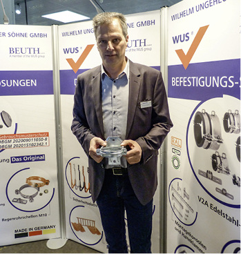 
Alexander Beuth stellt eine stabile Rohrschelle zur Befestigung von Regenrohren vor
